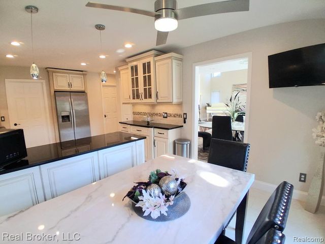 37814 Avon Lane, Farmington Hills, MI 48331
