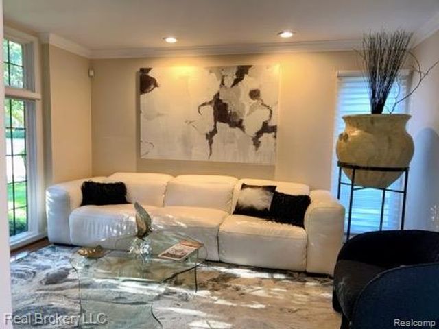 37814 Avon Lane, Farmington Hills, MI 48331