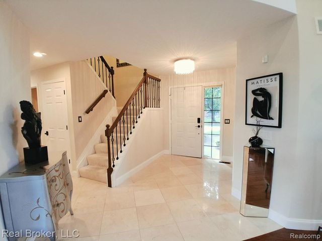 37814 Avon Lane, Farmington Hills, MI 48331