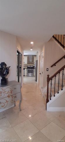 37814 Avon Lane, Farmington Hills, MI 48331