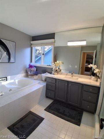37814 Avon Lane, Farmington Hills, MI 48331