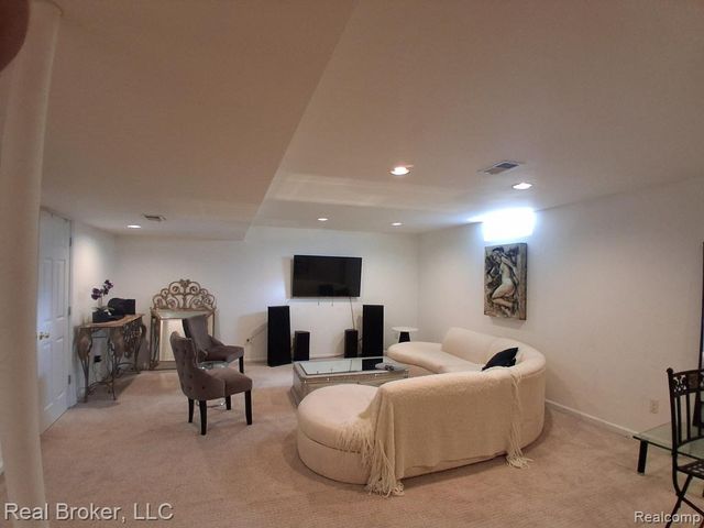37814 Avon Lane, Farmington Hills, MI 48331