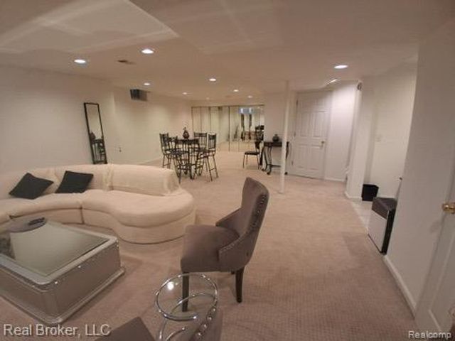 37814 Avon Lane, Farmington Hills, MI 48331