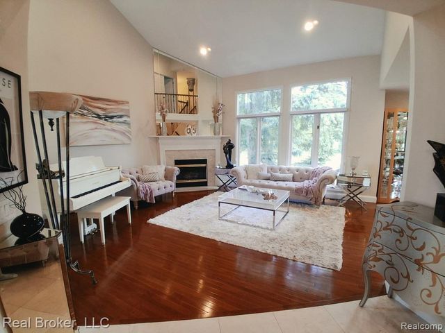 37814 Avon Lane, Farmington Hills, MI 48331