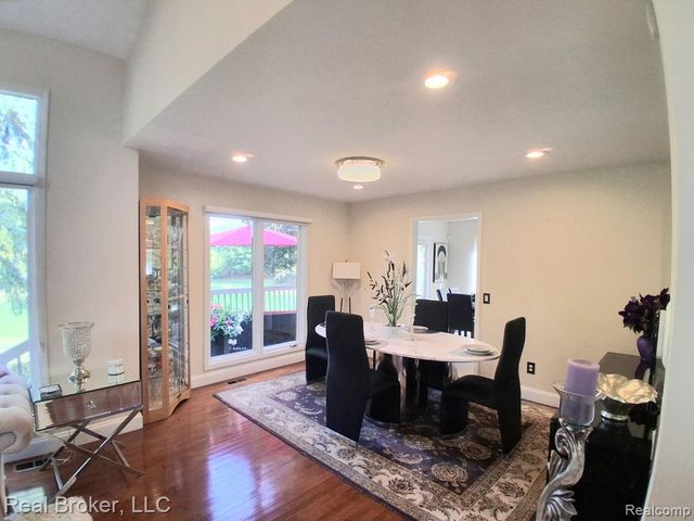 37814 Avon Lane, Farmington Hills, MI 48331