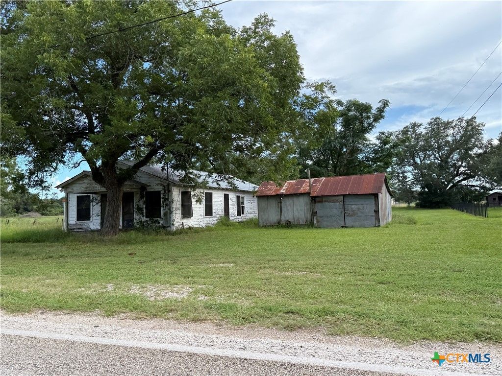 484 Fm 444, Inez, TX 77968