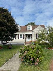 165 Nutmeg Road, Bridgeport, CT 06610