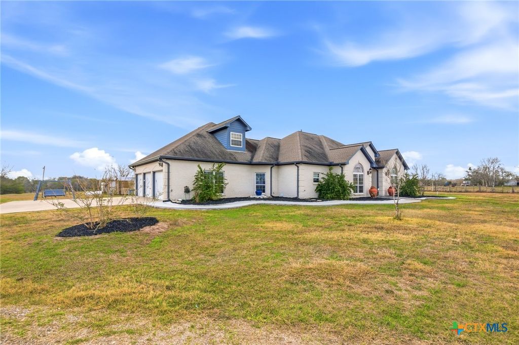 1739 Old Goliad Road, Victoria, TX 77905
