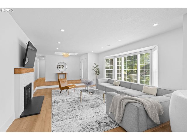 207 PHOENIX Way, Vancouver, WA 98661