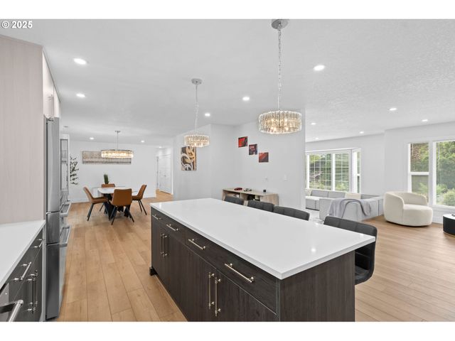 207 PHOENIX Way, Vancouver, WA 98661