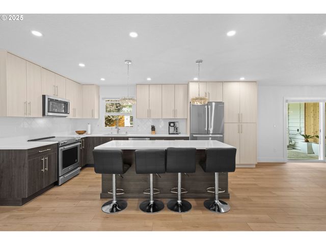 207 PHOENIX Way, Vancouver, WA 98661