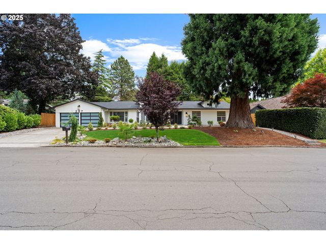 207 PHOENIX Way, Vancouver, WA 98661