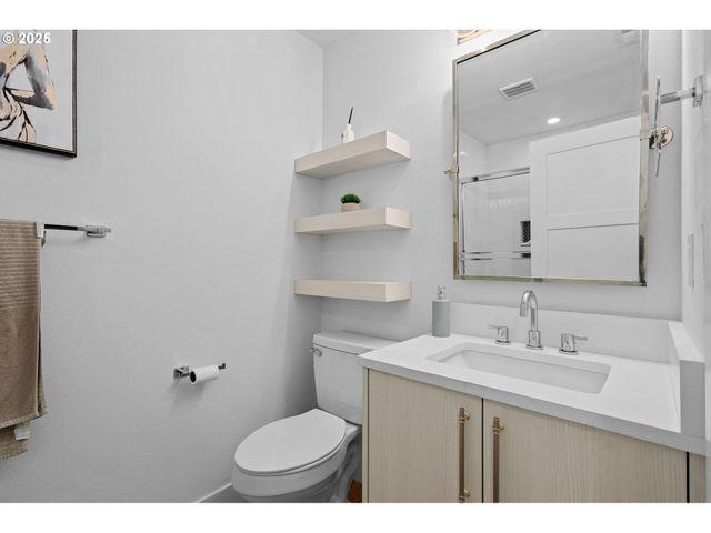 207 PHOENIX Way, Vancouver, WA 98661