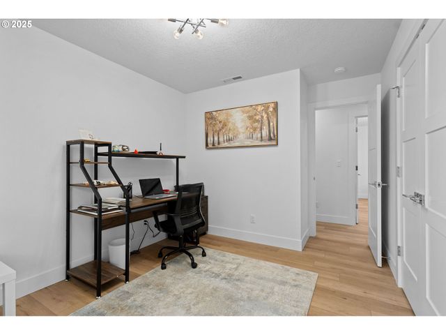 207 PHOENIX Way, Vancouver, WA 98661