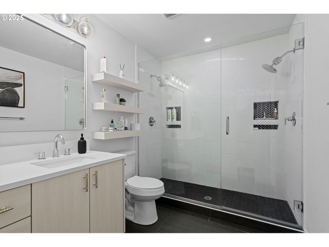 207 PHOENIX Way, Vancouver, WA 98661