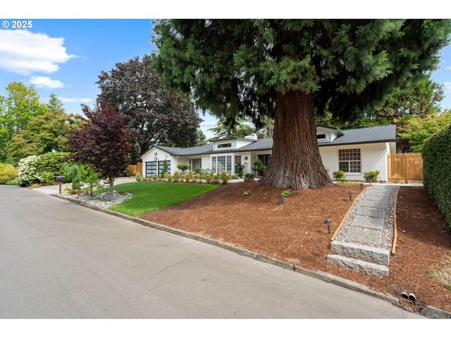 207 PHOENIX Way, Vancouver, WA 98661