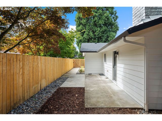 207 PHOENIX Way, Vancouver, WA 98661