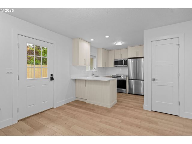 207 PHOENIX Way, Vancouver, WA 98661