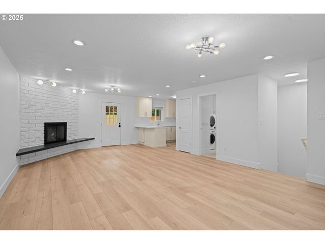 207 PHOENIX Way, Vancouver, WA 98661