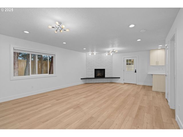 207 PHOENIX Way, Vancouver, WA 98661