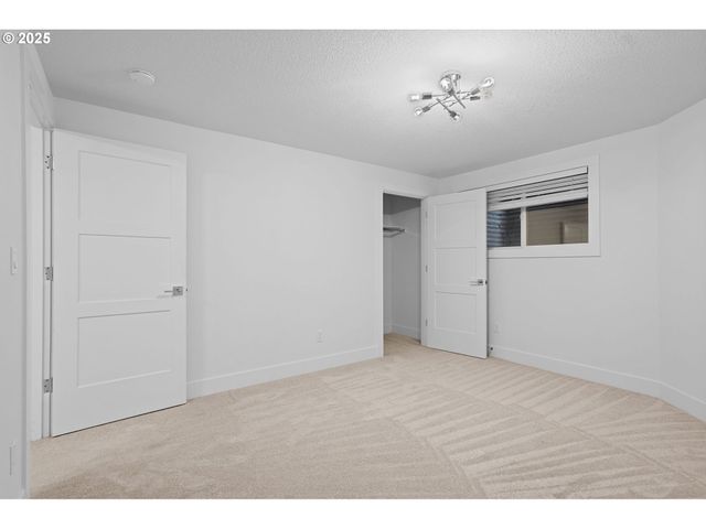 207 PHOENIX Way, Vancouver, WA 98661