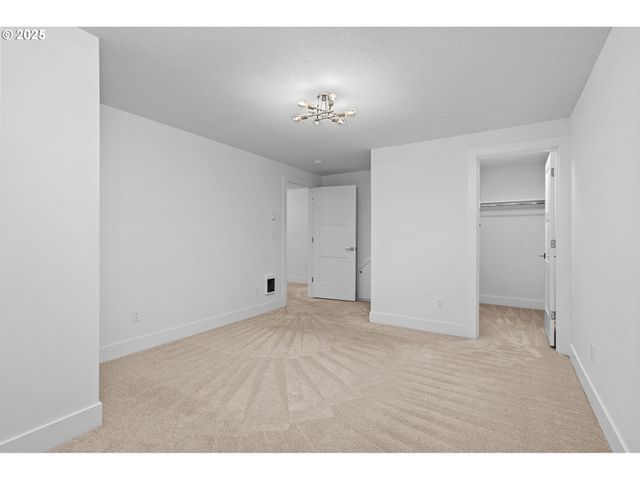 207 PHOENIX Way, Vancouver, WA 98661