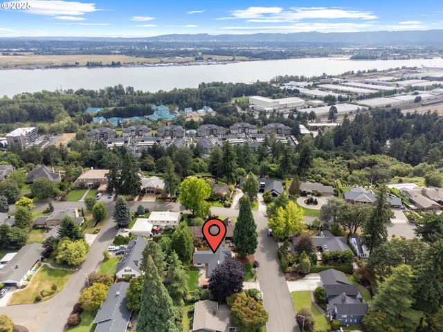 207 PHOENIX Way, Vancouver, WA 98661