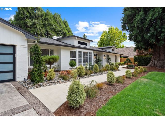 207 PHOENIX Way, Vancouver, WA 98661