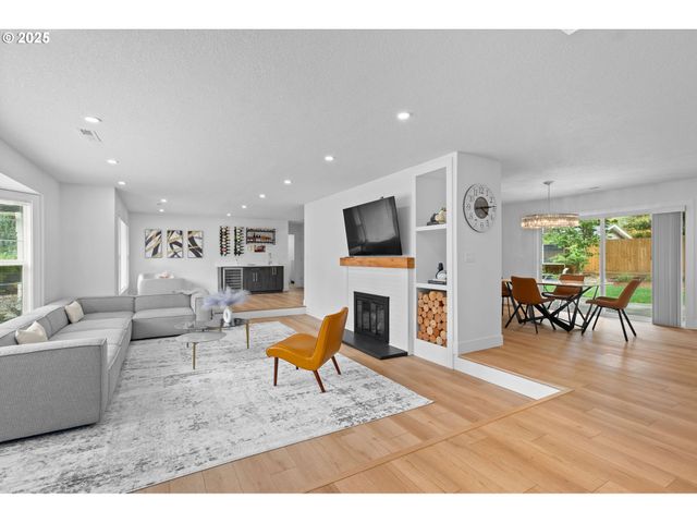 207 PHOENIX Way, Vancouver, WA 98661