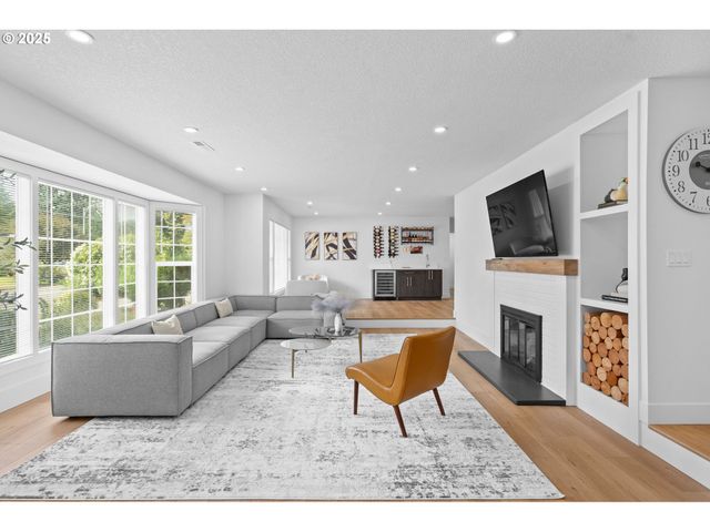 207 PHOENIX Way, Vancouver, WA 98661