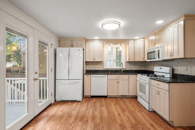 26 Elliott St, Reading, MA 01867