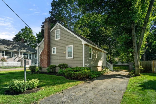 26 Elliott St, Reading, MA 01867