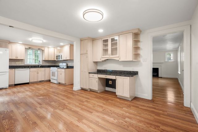 26 Elliott St, Reading, MA 01867