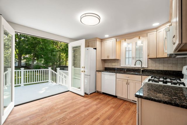 26 Elliott St, Reading, MA 01867