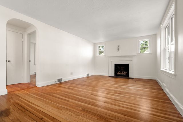 26 Elliott St, Reading, MA 01867