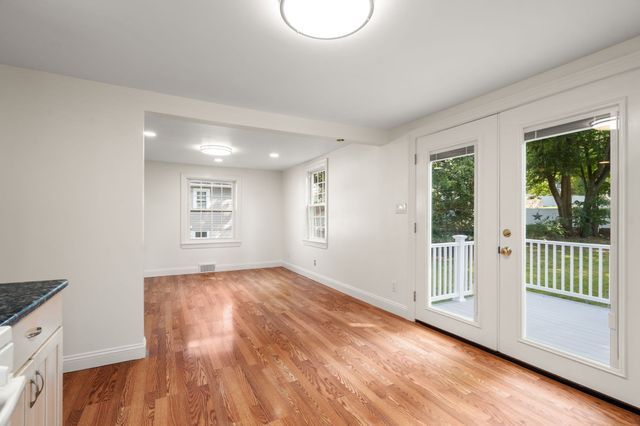 26 Elliott St, Reading, MA 01867