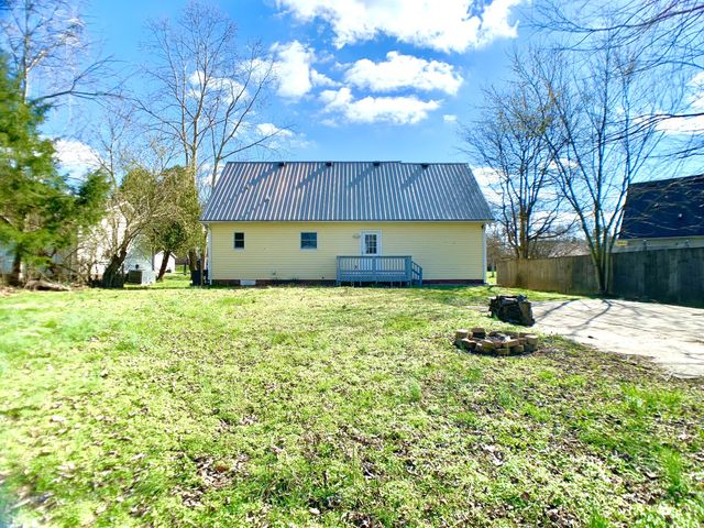 219 Jim Thorpe Dr, Clarksville, TN 37042