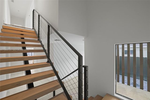 3187 SW 23rd St B, Miami, FL 33145