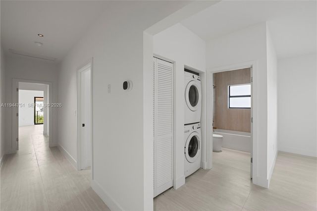 3187 SW 23rd St B, Miami, FL 33145