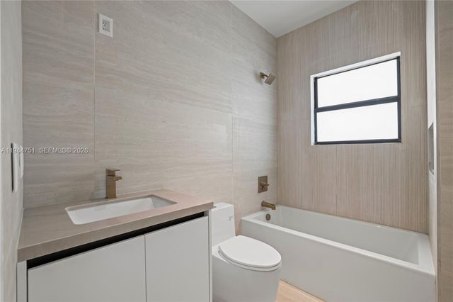 3187 SW 23rd St B, Miami, FL 33145