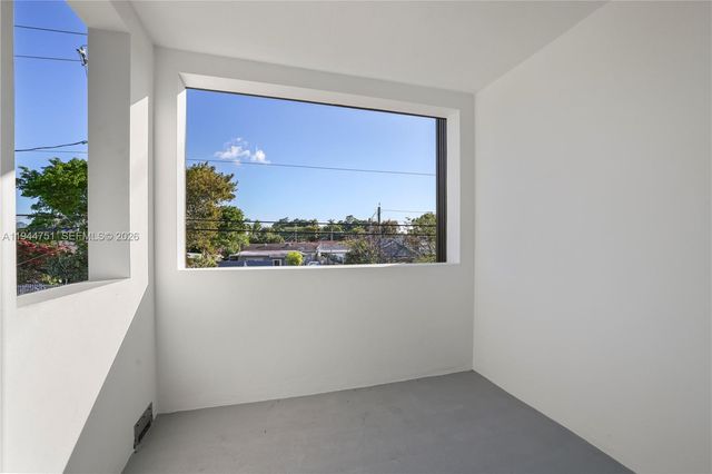 3187 SW 23rd St B, Miami, FL 33145