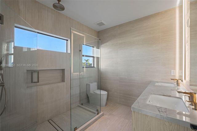 3187 SW 23rd St B, Miami, FL 33145