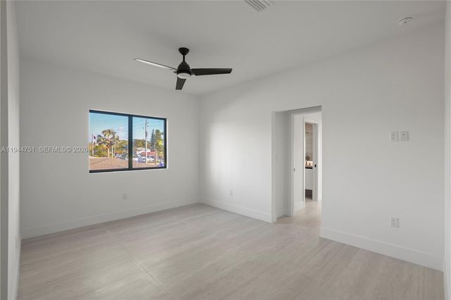 3187 SW 23rd St B, Miami, FL 33145