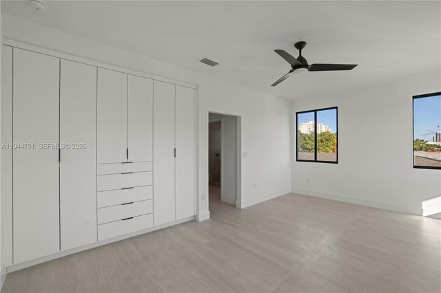 3187 SW 23rd St B, Miami, FL 33145