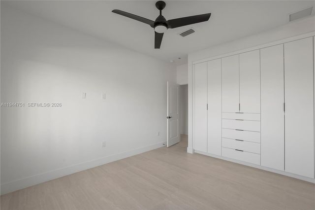 3187 SW 23rd St B, Miami, FL 33145