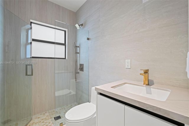 3187 SW 23rd St B, Miami, FL 33145