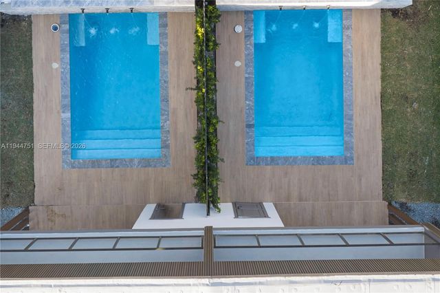 3187 SW 23rd St B, Miami, FL 33145