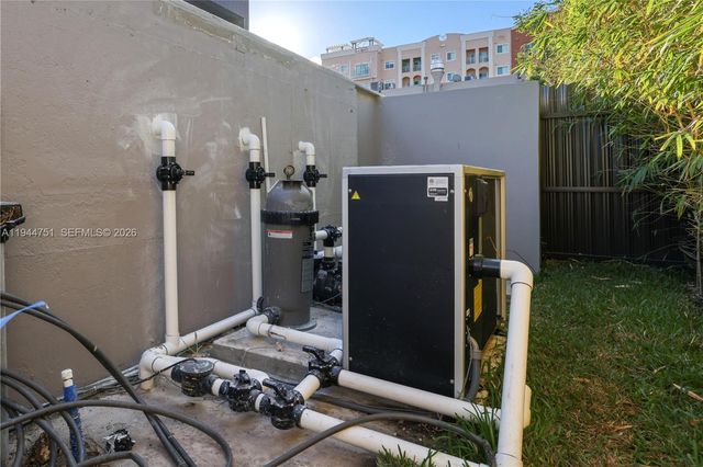 3187 SW 23rd St B, Miami, FL 33145