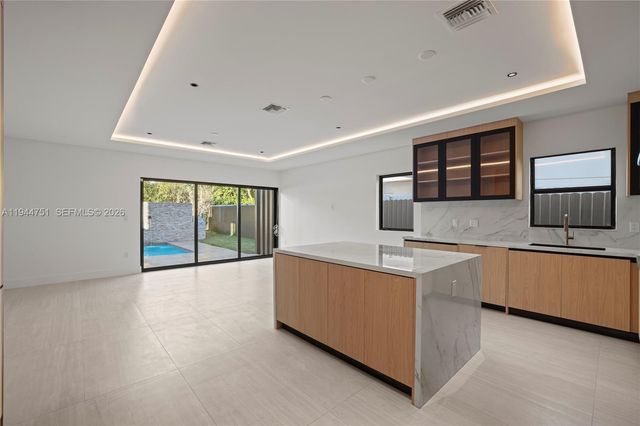 3187 SW 23rd St B, Miami, FL 33145