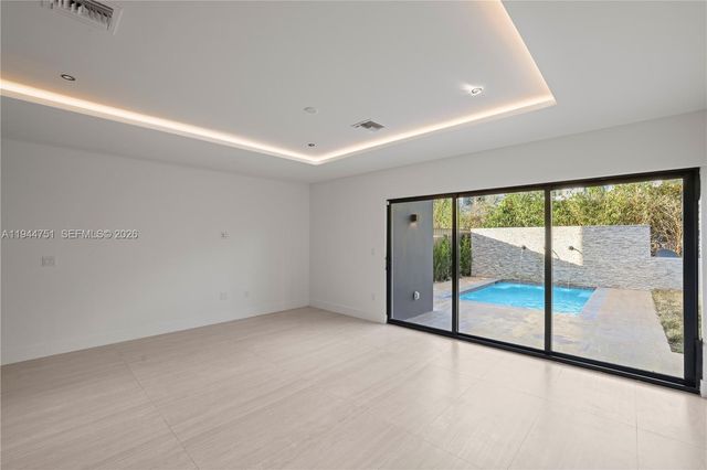 3187 SW 23rd St B, Miami, FL 33145